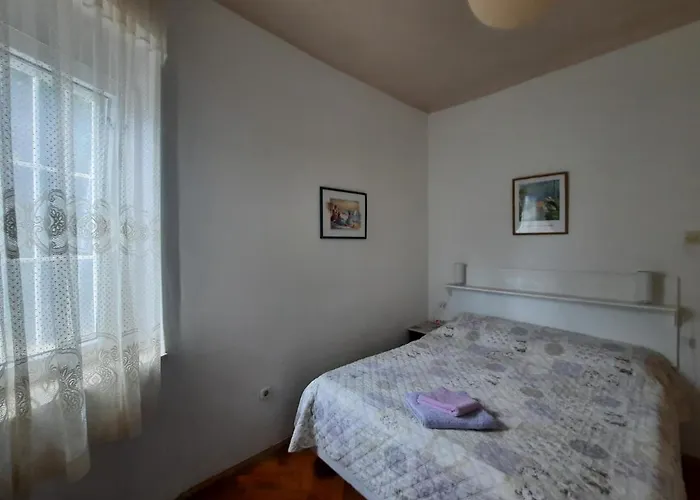 Апартаменти Flora Maris With A Terrace